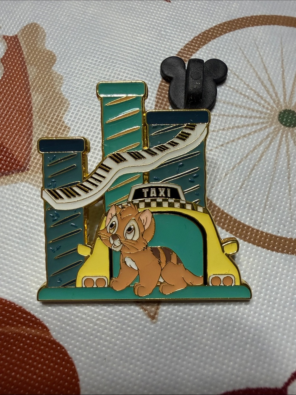 Disney loungefly Oliver Taxi Cat Enamel Pin - Yellow & Teal